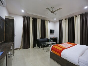 Oyo 4635 Sheetal Hotel Guestroom