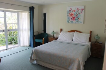 Ash Grove Boutique Motel Guestroom