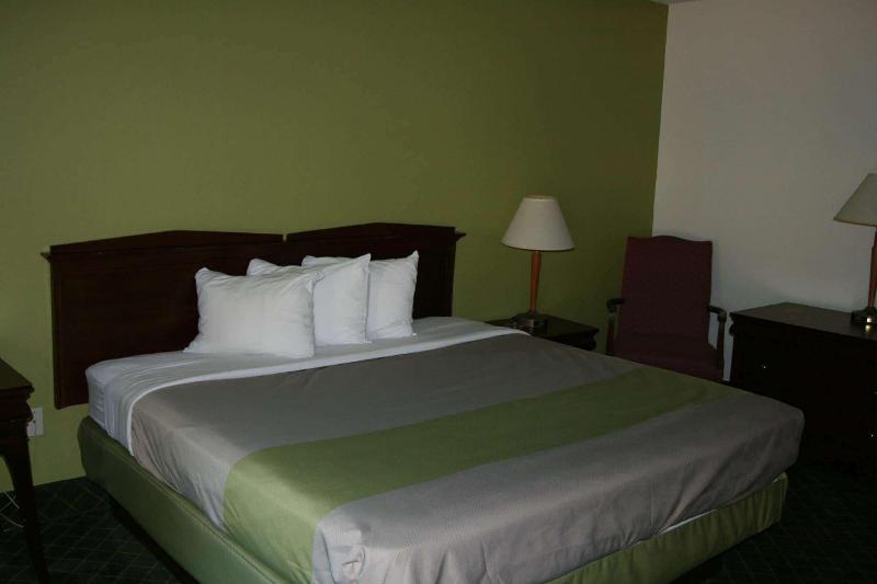 Travelodge by Wyndham Roanoke - featured photo