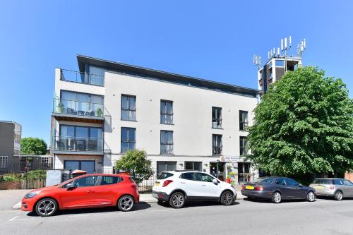 2br In Putney With Parking (۲بر این پوتنی با پاركینگ) 