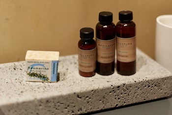 Donna Carmela Bathroom Amenities