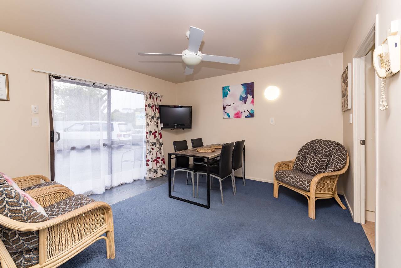 Dolphin Motel 