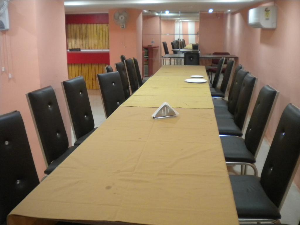 Hotel Aamantran Avenue 