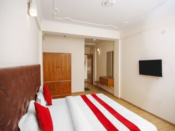 Oyo 11388 Hotel Dimbir Regency Guestroom