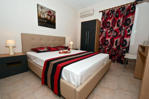 Oasis Deluxe Apartments 