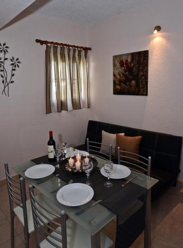Oasis Deluxe Apartments 