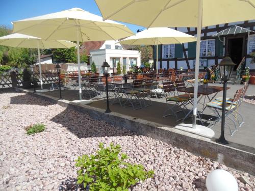 Hotel Pension Blume (هتل پانسیون بلوم) 