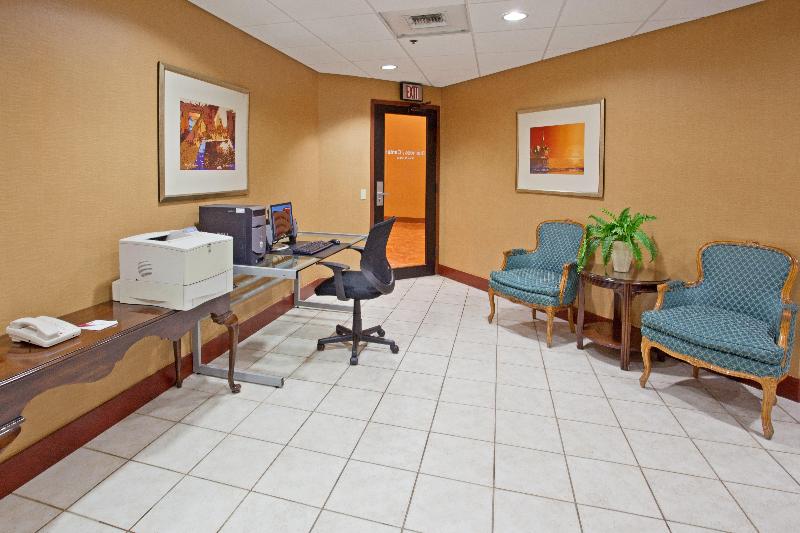 Crowne Plaza River Oaks General view