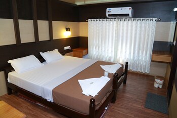 Jct Houseboat Guestroom