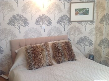 The Cherry Tree Guest House Guestroom
