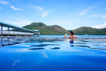 Coron Underwater Garden Resort Infinity Pool