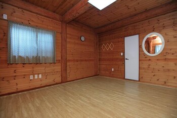 Muju Moon River Pension Guestroom