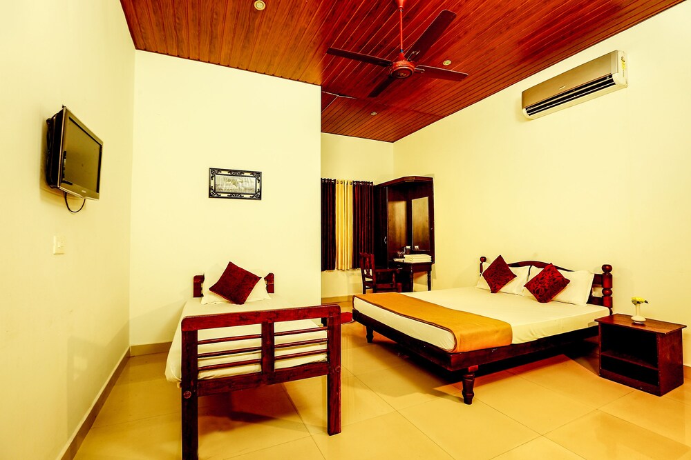 Baywatch Beach Resort Guestroom