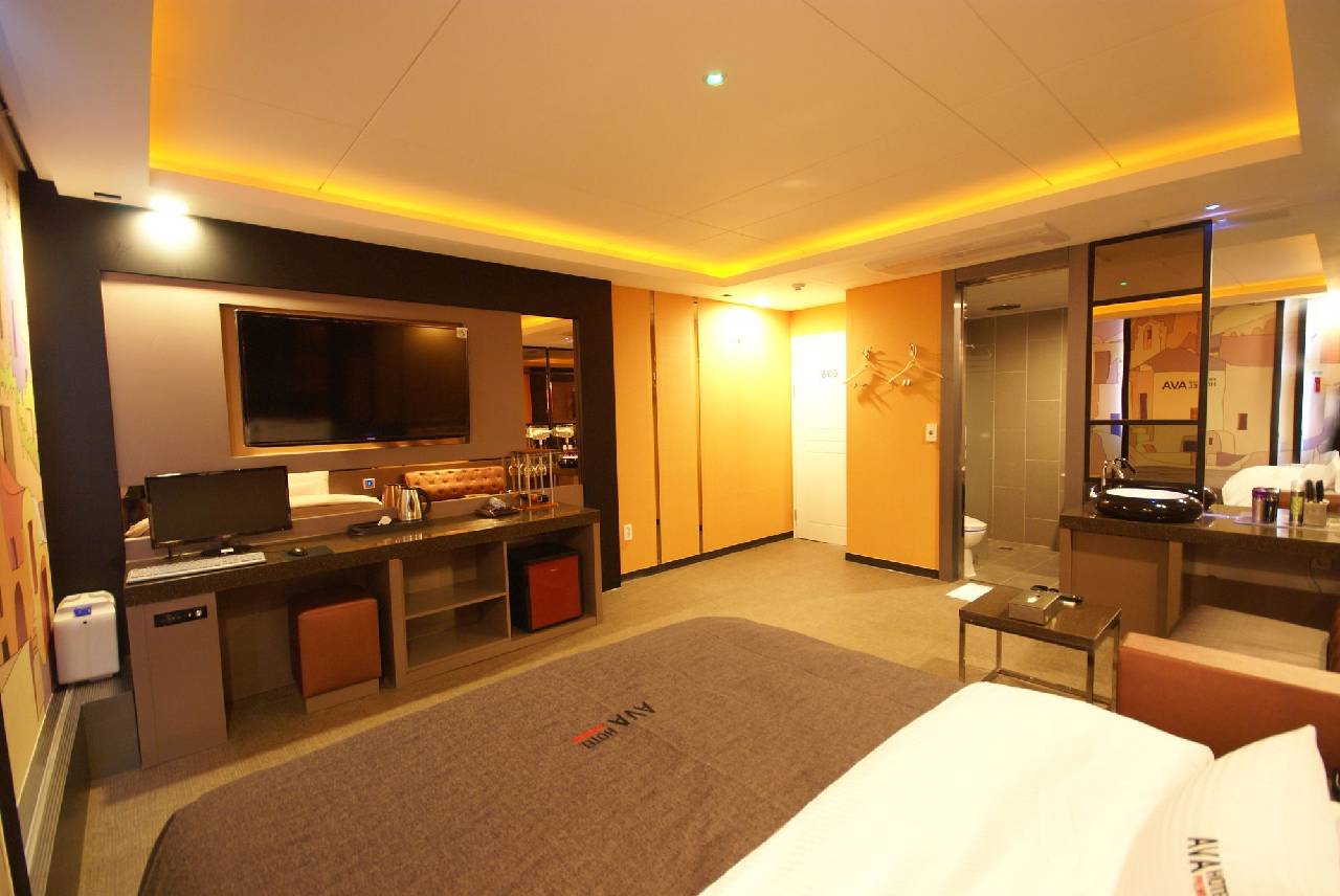 Ava Hotel Changwon (آوا هتل چانگوون) 