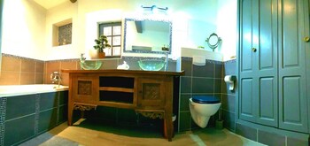 Le Mas Des 5 Fontaines. Chambres D'hôtes Bathroom