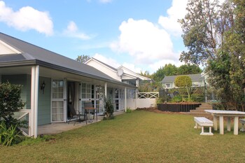 Ash Grove Boutique Motel Garden