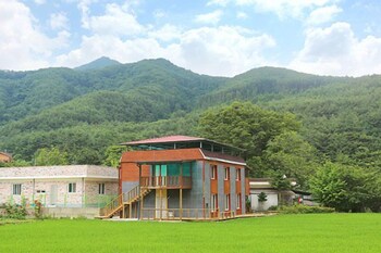 Muju Deogyu Mt. Forest Pension (موجو دئوگیو مت. فورست پانسیون) Exterior