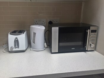 Regency Guesthouse Manchester In-Room Kitchenette