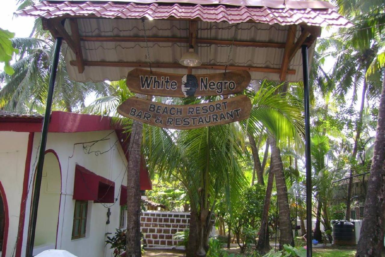 White Negro Beach Resort 