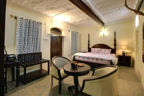 Jawai Castle Resort A Heritage Hotel In Jawai Leopard Reserve 