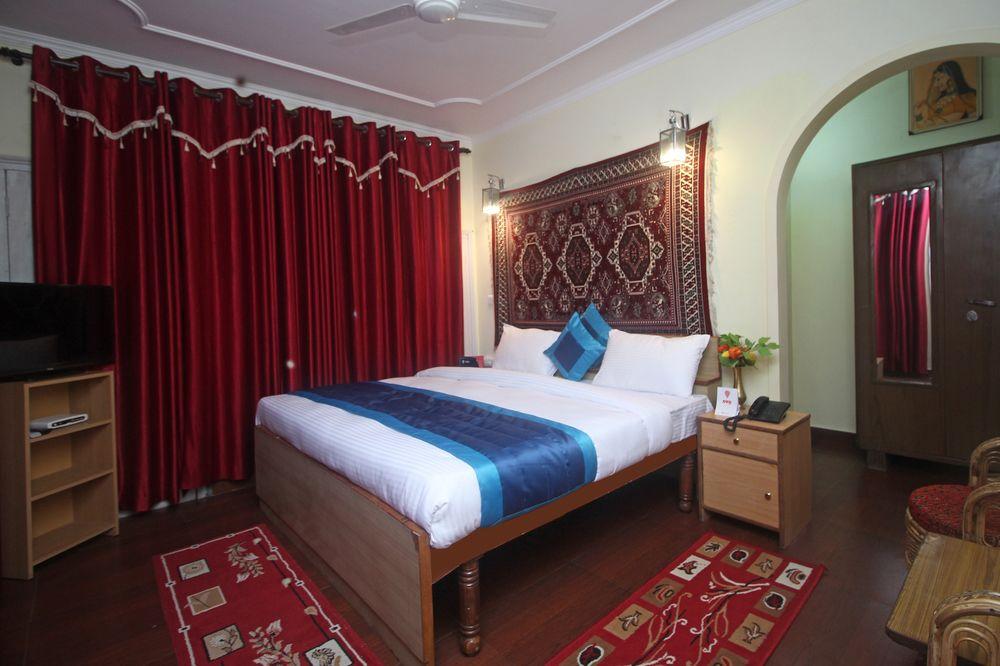 Oyo 9331 Hotel White House 