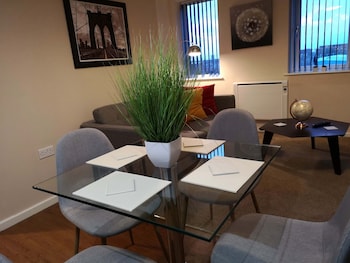 Centauri Apartments In Park Rise Guestroom