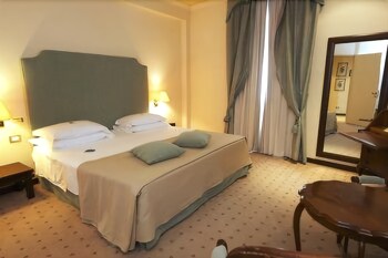 Hotel Casali Guestroom