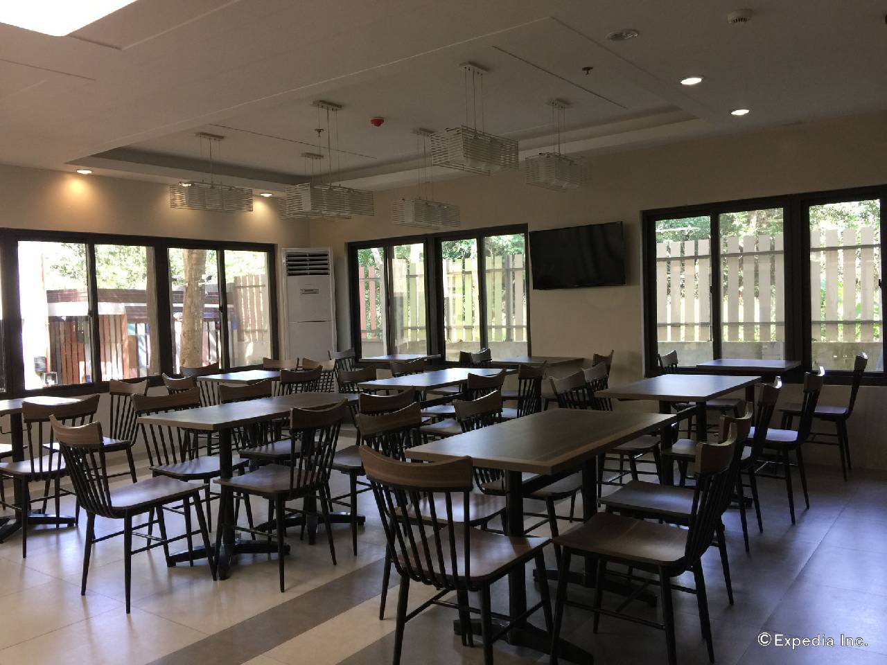 Coron Soleil Express Hotel (كورون سولیل اکسپرس هتل) 