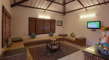 Corbett Mango Bloom Spa Resort Guestroom