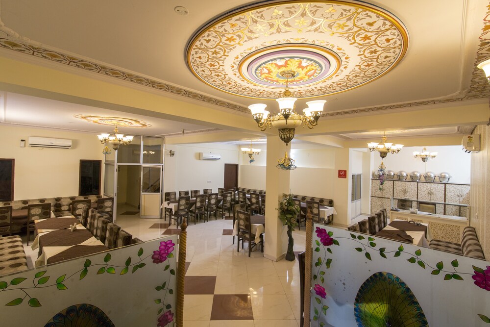 Oyo 2262 Hotel Heritage Inn Dining