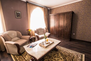 Shah Palace Hotel 