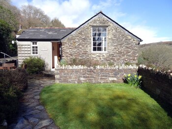 Hobb Cottage Featured Image