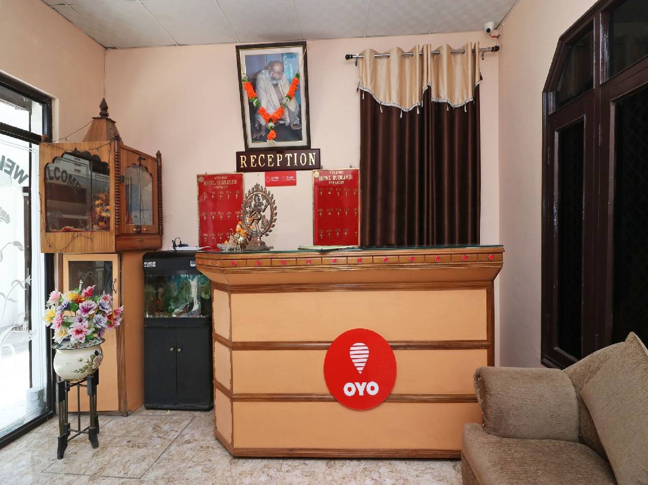 Oyo 13686 Rudraksh Hotel 