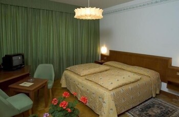 Hotel Milano Guestroom