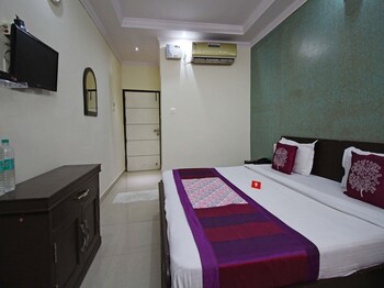 Oyo 4073 Hotel Esskay Guestroom