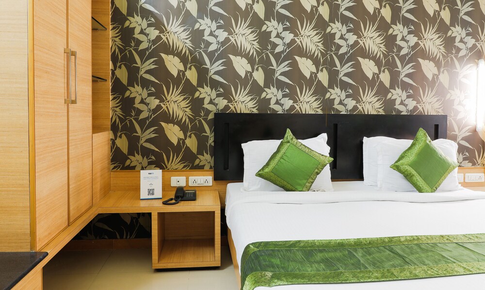 Treebo Yuvraj Guestroom
