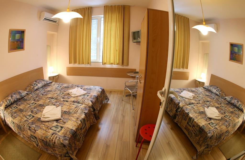 Ognian Apartments 