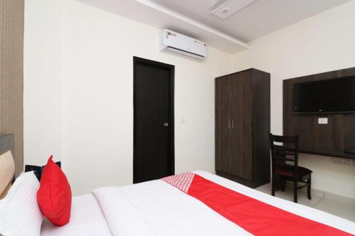 Oyo 12472 Hotel Galaxy 