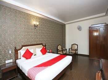 Oyo 16565 Karnal Haveli Guestroom