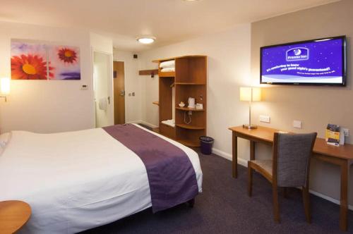 Premier Inn Manchester Airport Runger Lane South 