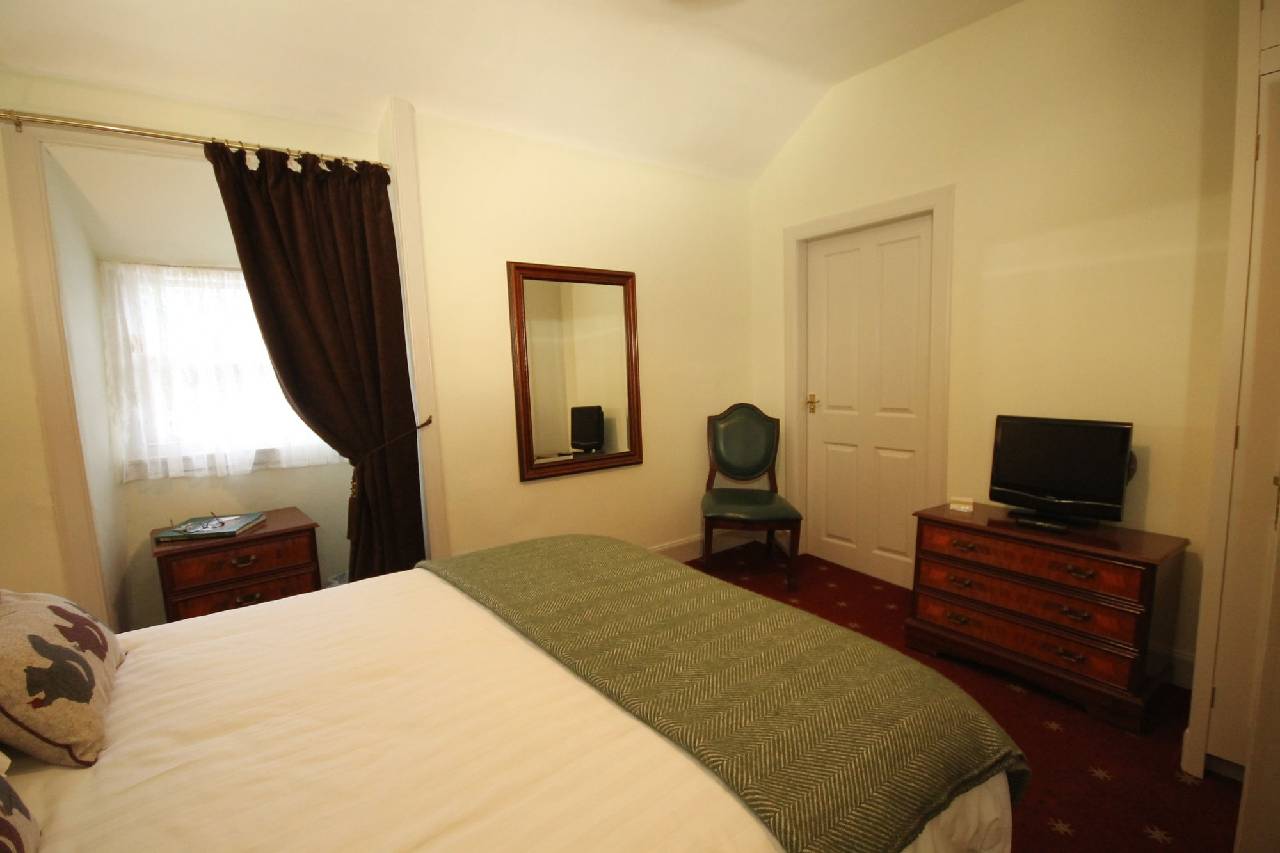 Inglestone House 