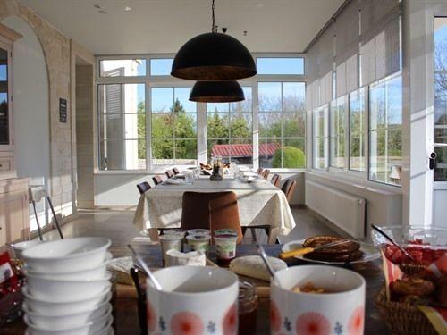 Au Petit Château (آو پتیت چâتیو) 