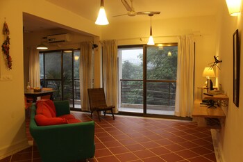 Oyo 9799 Home Sea View 2bhk Near Vasco Living Area