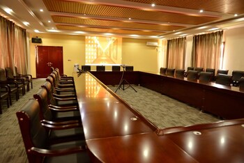 Warm Harbor Hotel Meeting Facility