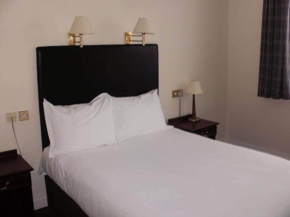 Highwayman Hotel (هایویمان هتل) 