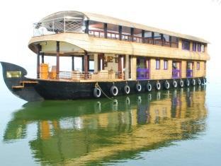 Pournami Houseboats 