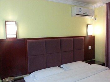 Mingzhu Hotel Guestroom