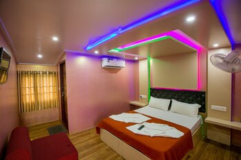 Jct Houseboat Guestroom