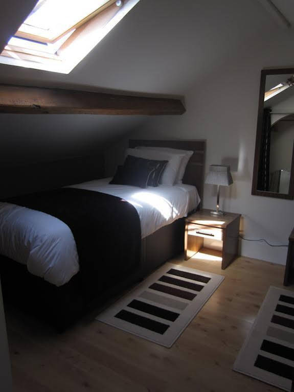 Rooms At The Apple Pie 