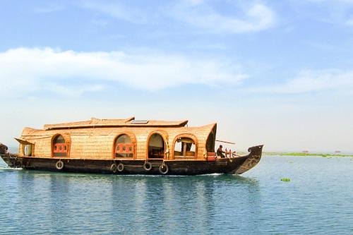 1 Br Houseboat In Alappuzha By Guesthouser 25417 